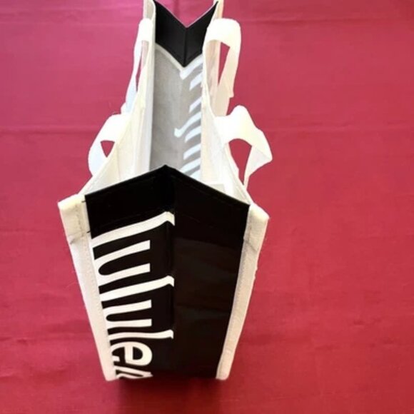 Lululemon White Reusable Lightweight Travel Tote Bag 12x9.5x4.5 Snap Closure - Picture 3 of 4